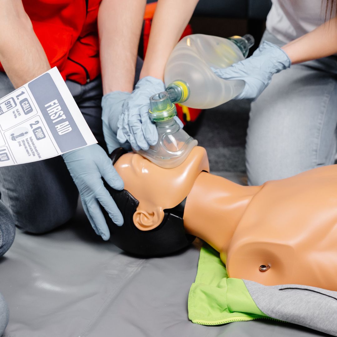 Formations Spécialisées en Premiers Soins : Comment SuperMedic Personnalise la Sécurité pour Chaque Environnement